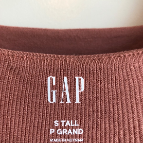 GAP - Cropped Layered Tank - MEASUREMENTS IN LISTING - Picture 4 of 4